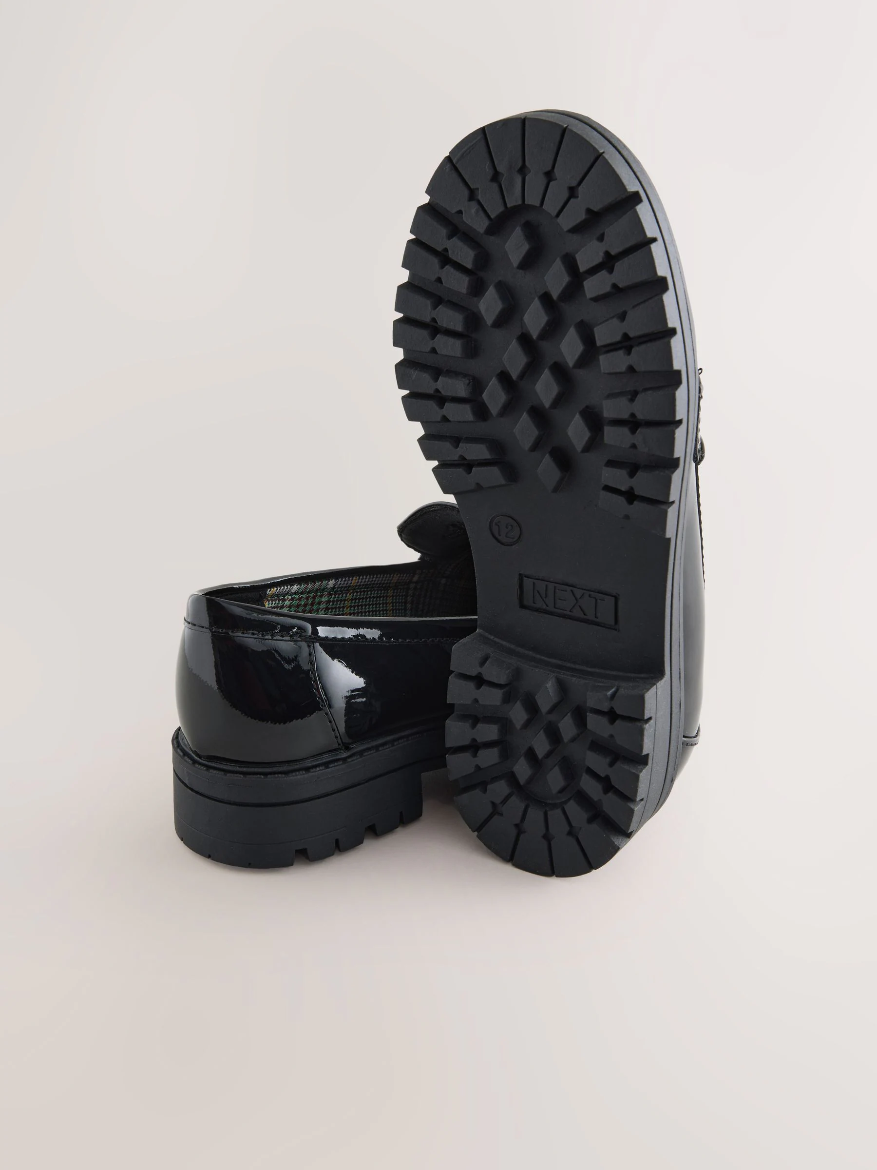 Zwart lak - Schoolloafers met dikke zool en kwastjes