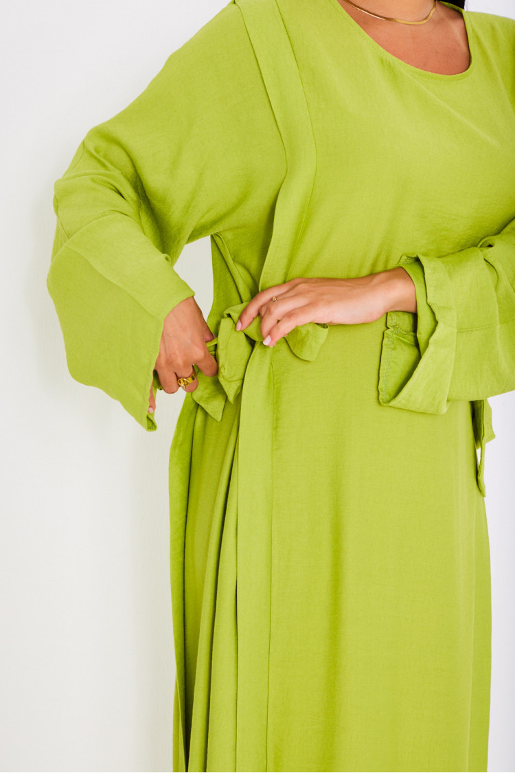 Robe vert à empiècement noué sur les côtés
