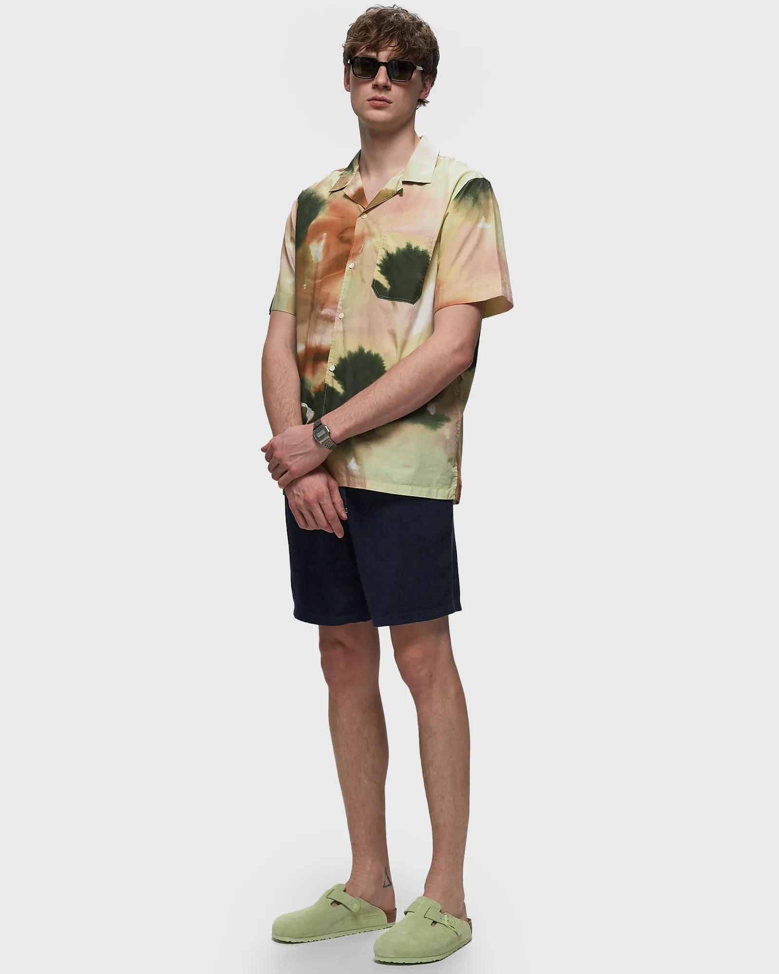 CLOSED SHORT SLEEVED SHIRT