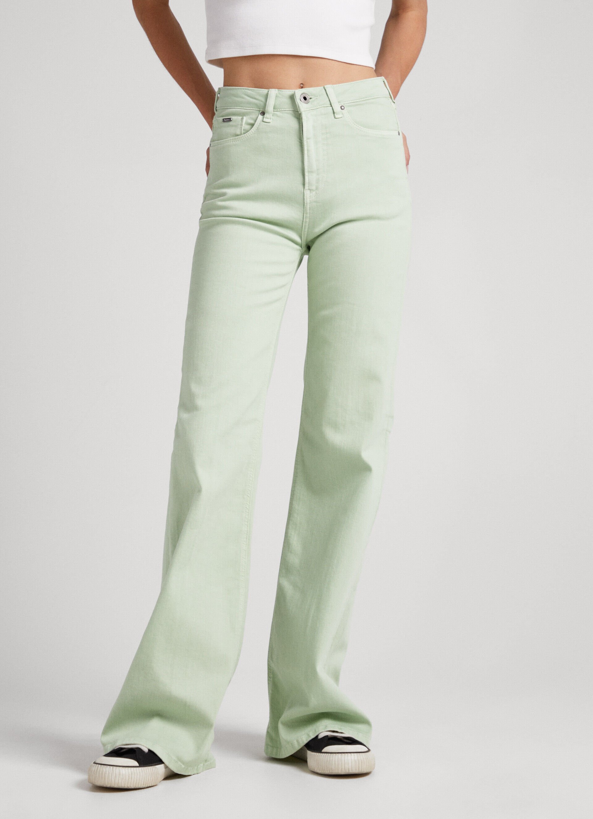 Calça flare com 5 bolsos - verde claro