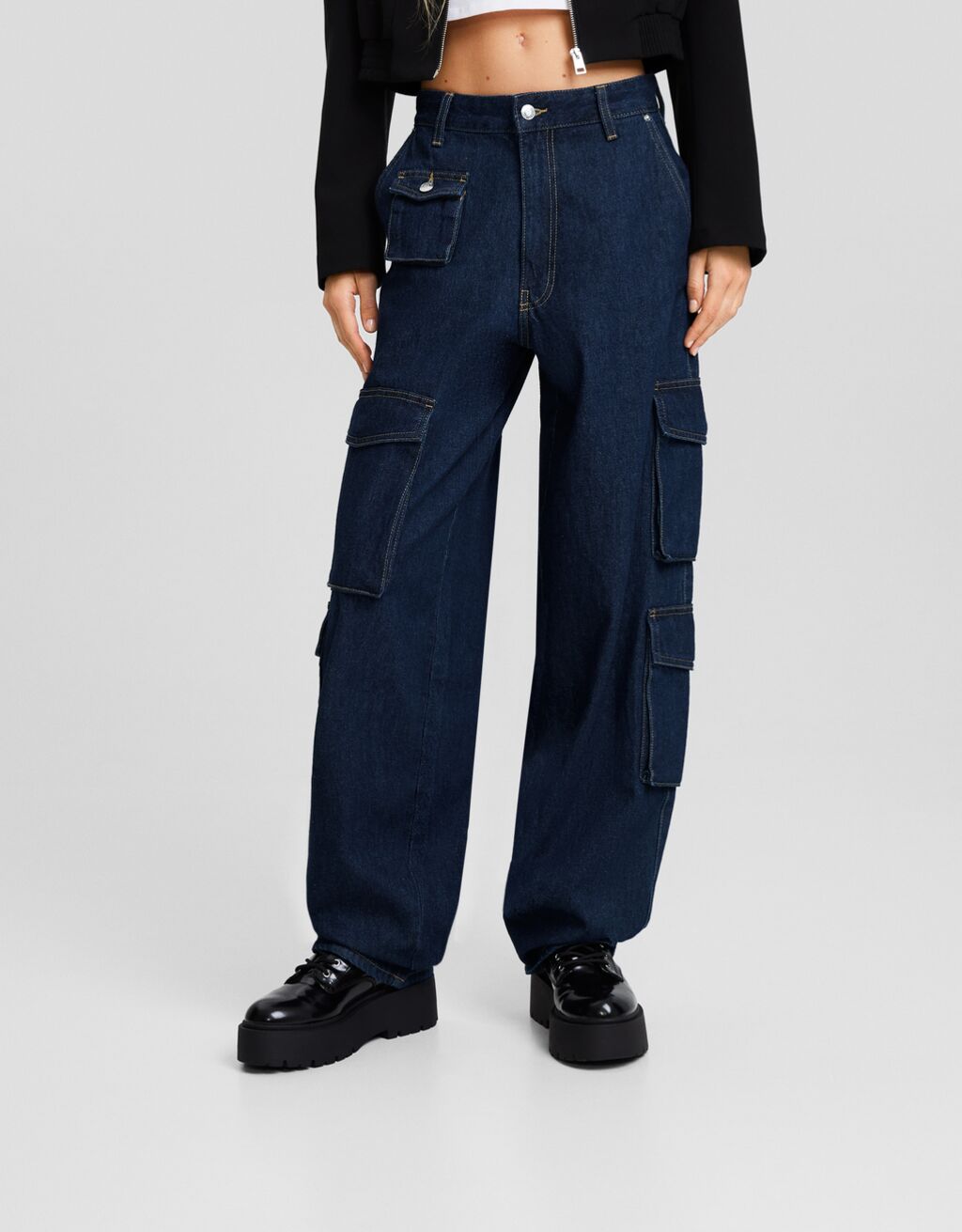 calça cargo balão com efeito desbotado