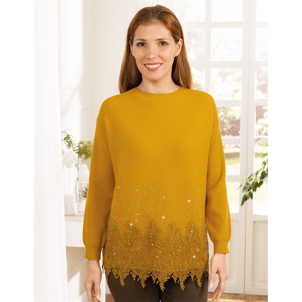 Pull dentelle & strass jaune