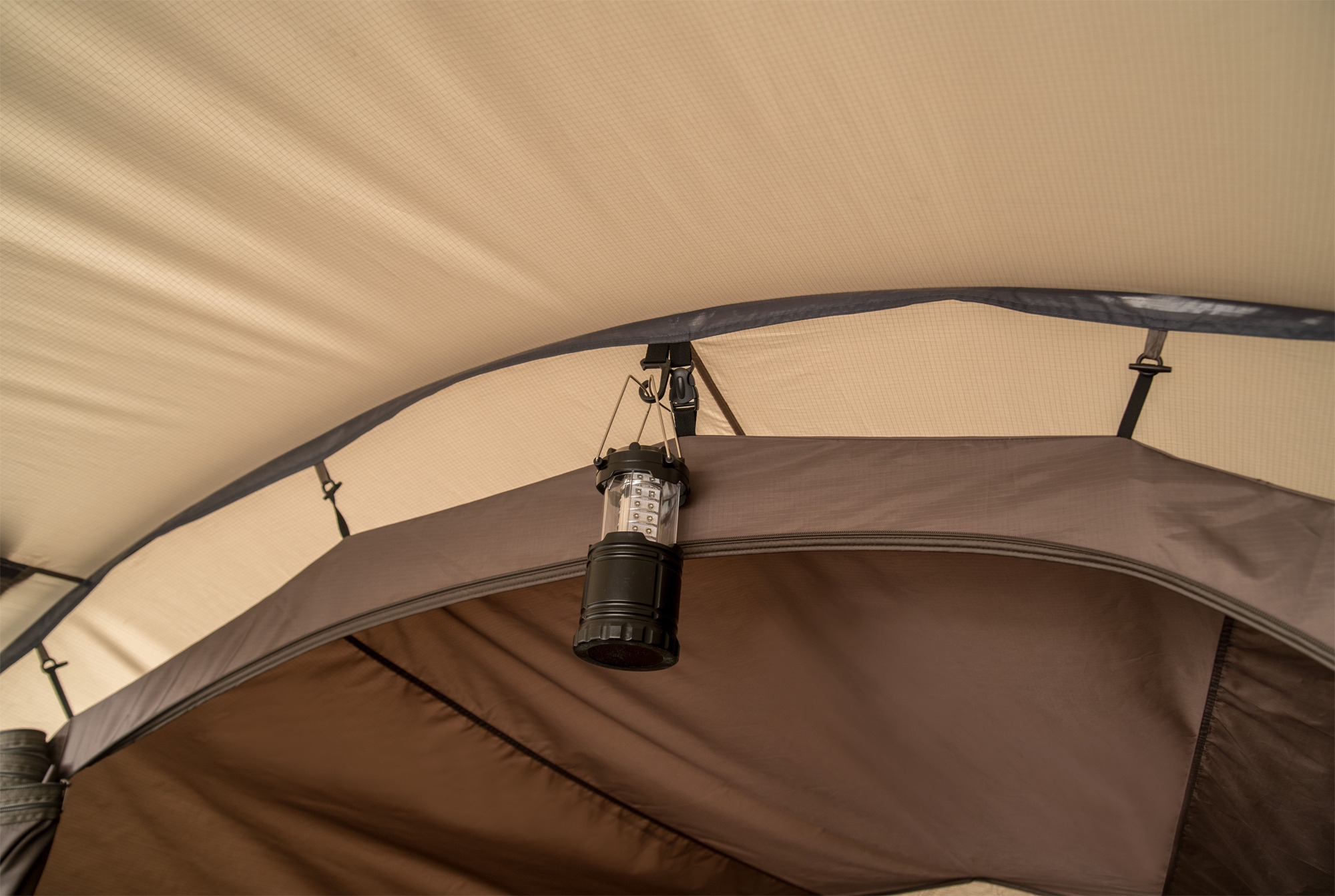 Tambu Durdanta Komfort Trekking Tunnelzelt braun für 4 Personen