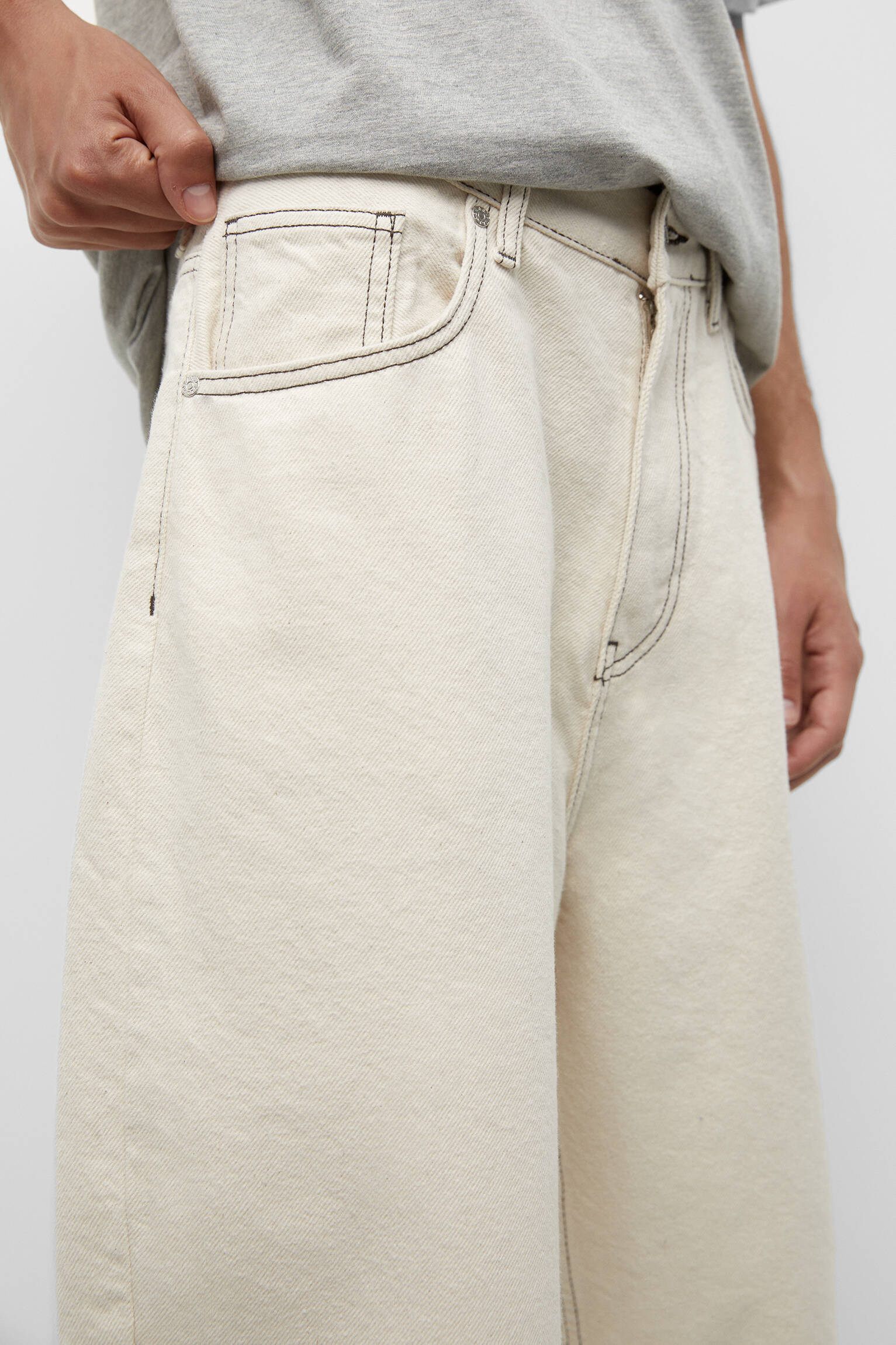 Bermuda jeans de perna larga - Corte folgado - Cru