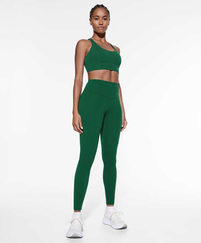 Sutiã esportivo com suporte médio para os seios.