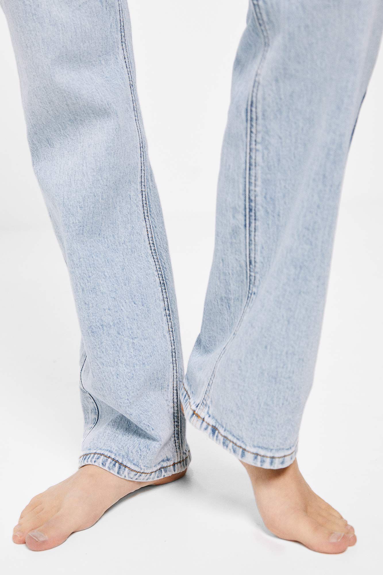 Calça jeans reta com lavagem sustentável - Azul médio