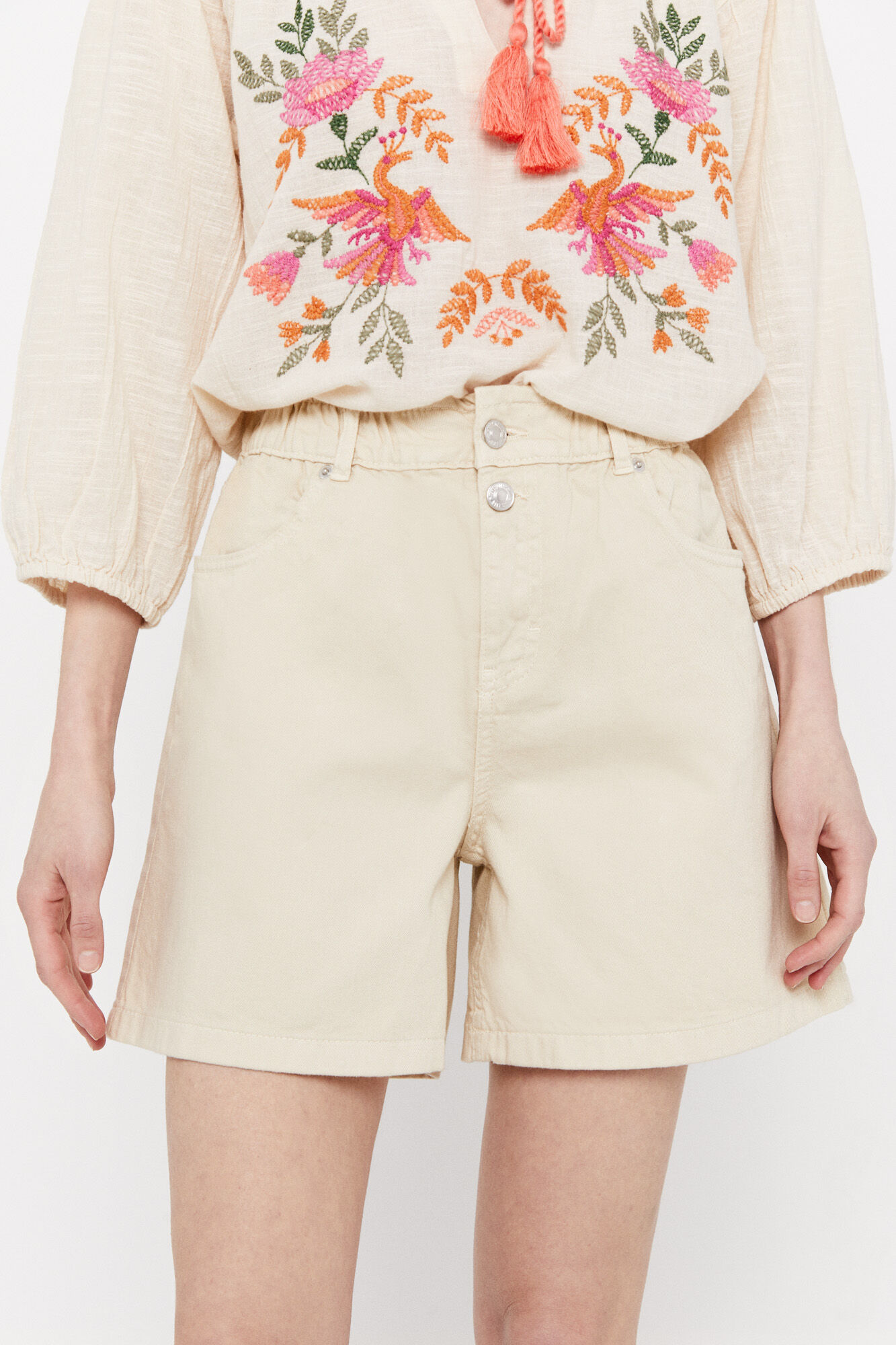 Shorts jeans de modelagem fácil - Marfim