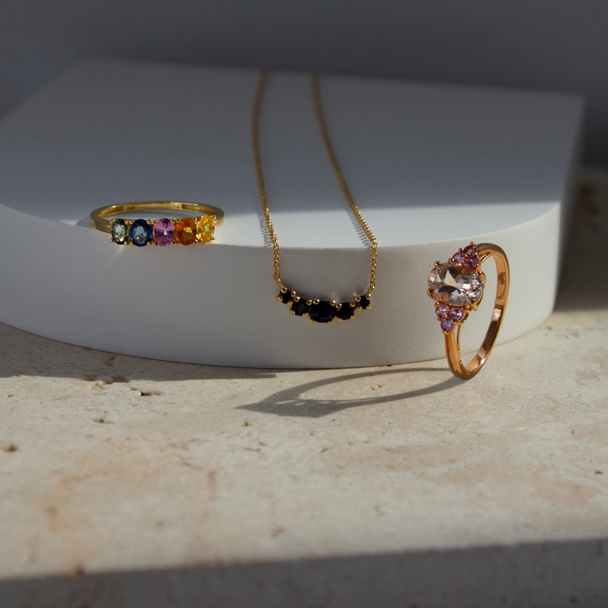 Collier or jaune 375 saphirs 43 cm