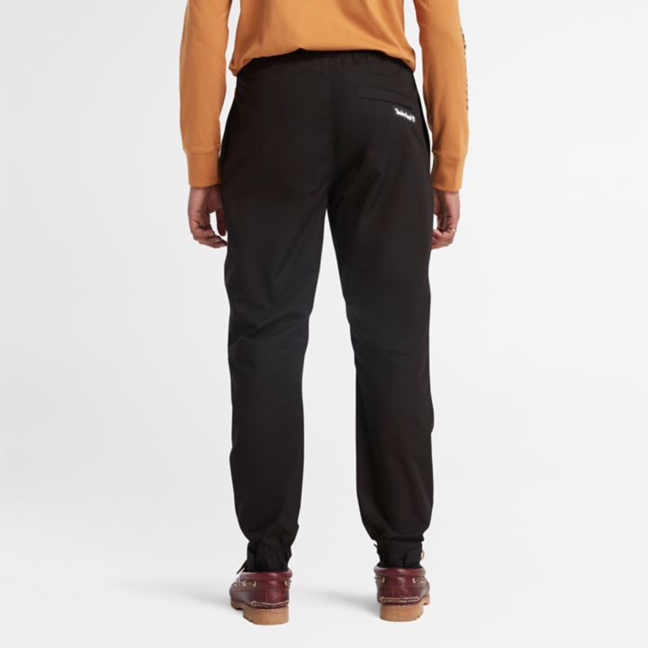 Calça de corrida masculina impermeável na cor preta.