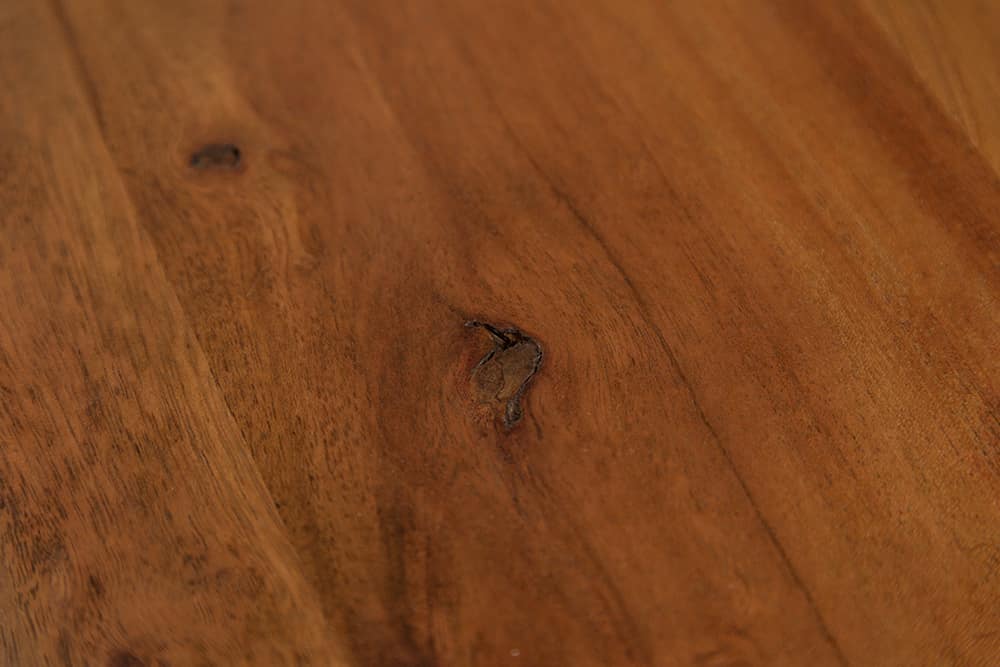 Massivholz Couchtisch MAMMUT 110cm Akazie Baumkante honey finish 3,5cm Tischplatte
