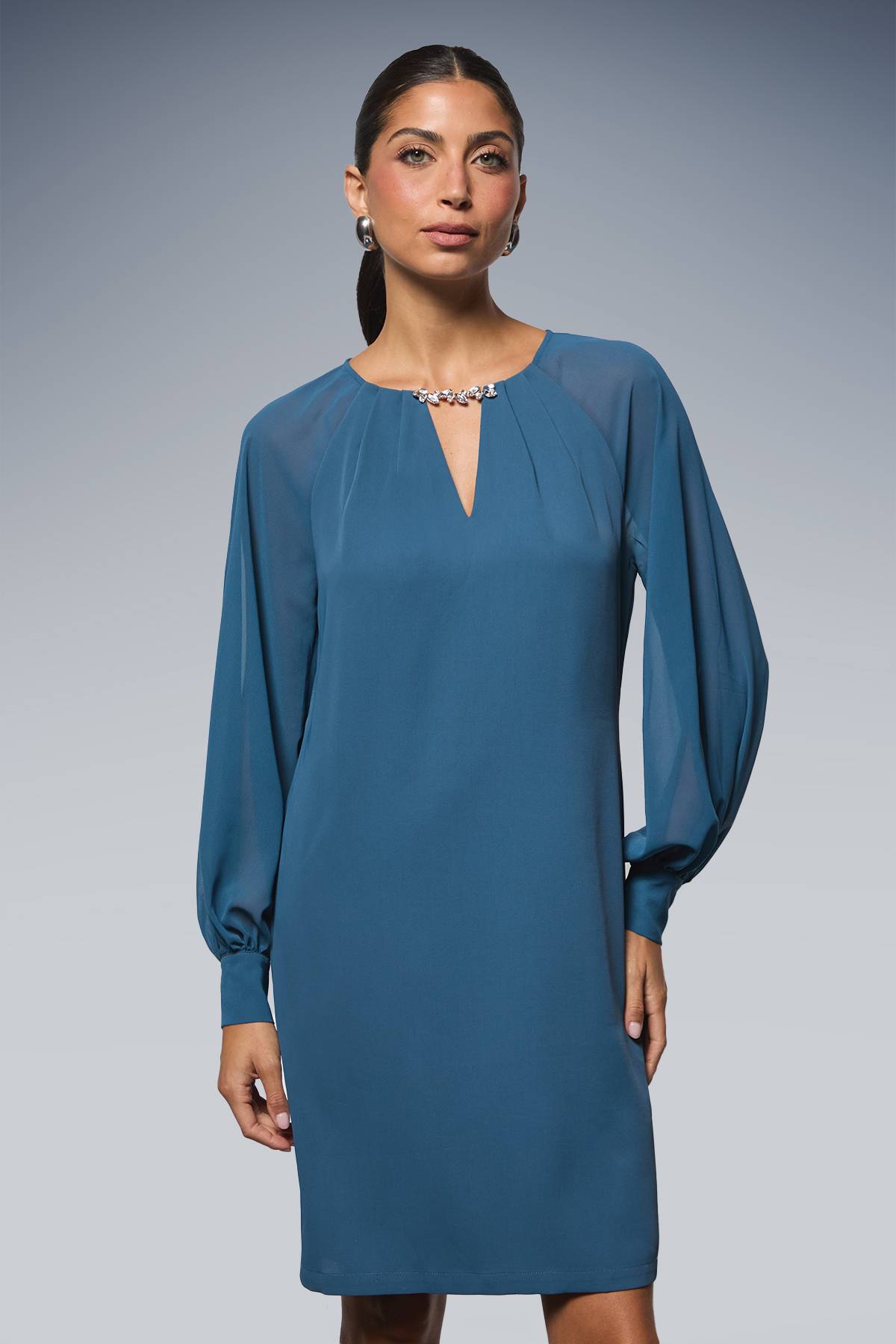 Wallis Robe de Cérémonie Ornée en Mousseline Coupe Droite