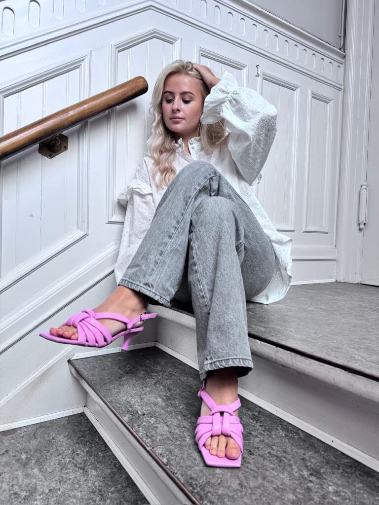 Copenhagen Shoes Reach Up Pink