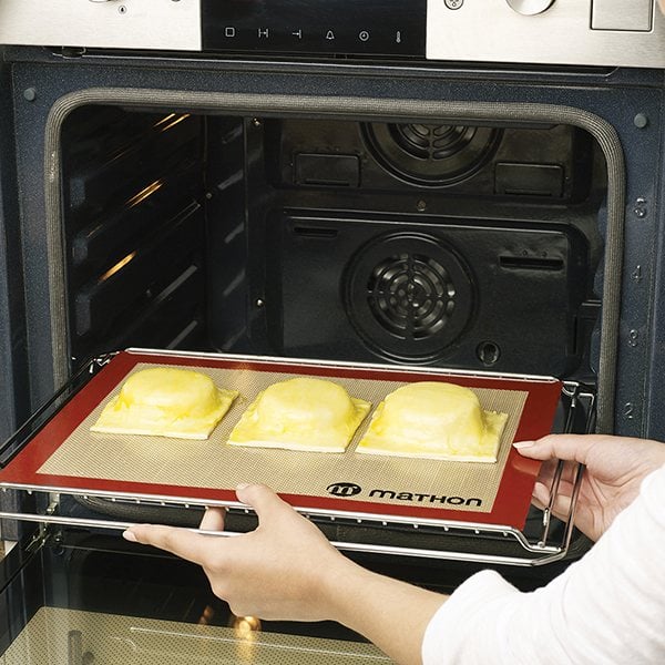 Lot Entonnoir à piston pro en inox et tapis de cuisson Mathon