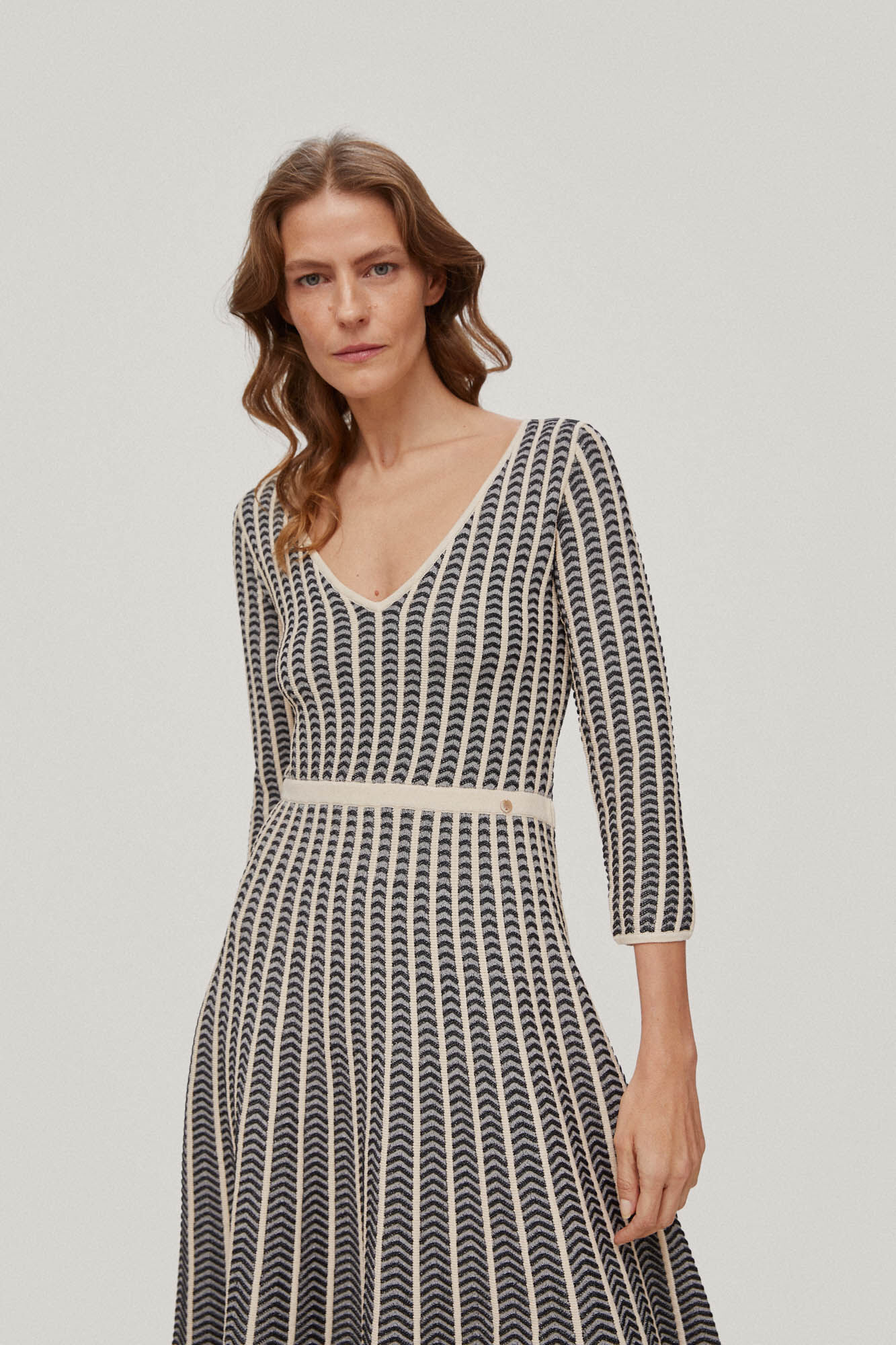 Vestido midi bicolor em ziguezague - Bege