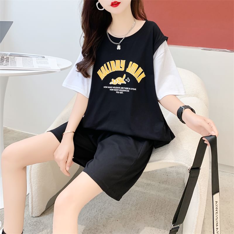 Honey River - Set: T-shirt met ronde hals, elleboogmouwen en letters + shorts