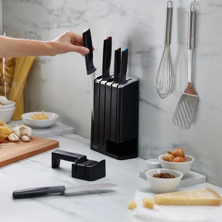 Joseph Joseph - Elevate 5-teiliges Messerset mit Messerblock, schwarz
