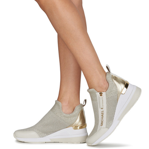 MICHAEL Michael Kors - WILLIS WEDGE TRAINER Blanco / Oro