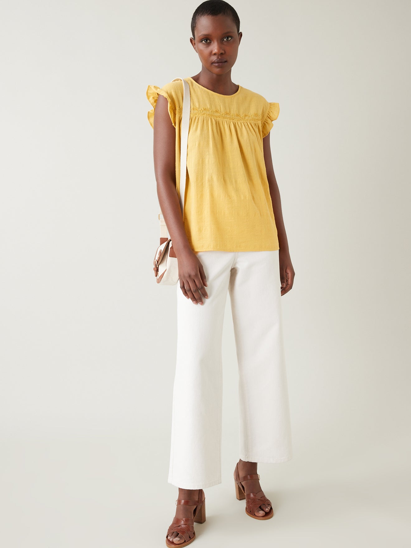 Top sans manches brodé et volanté femme