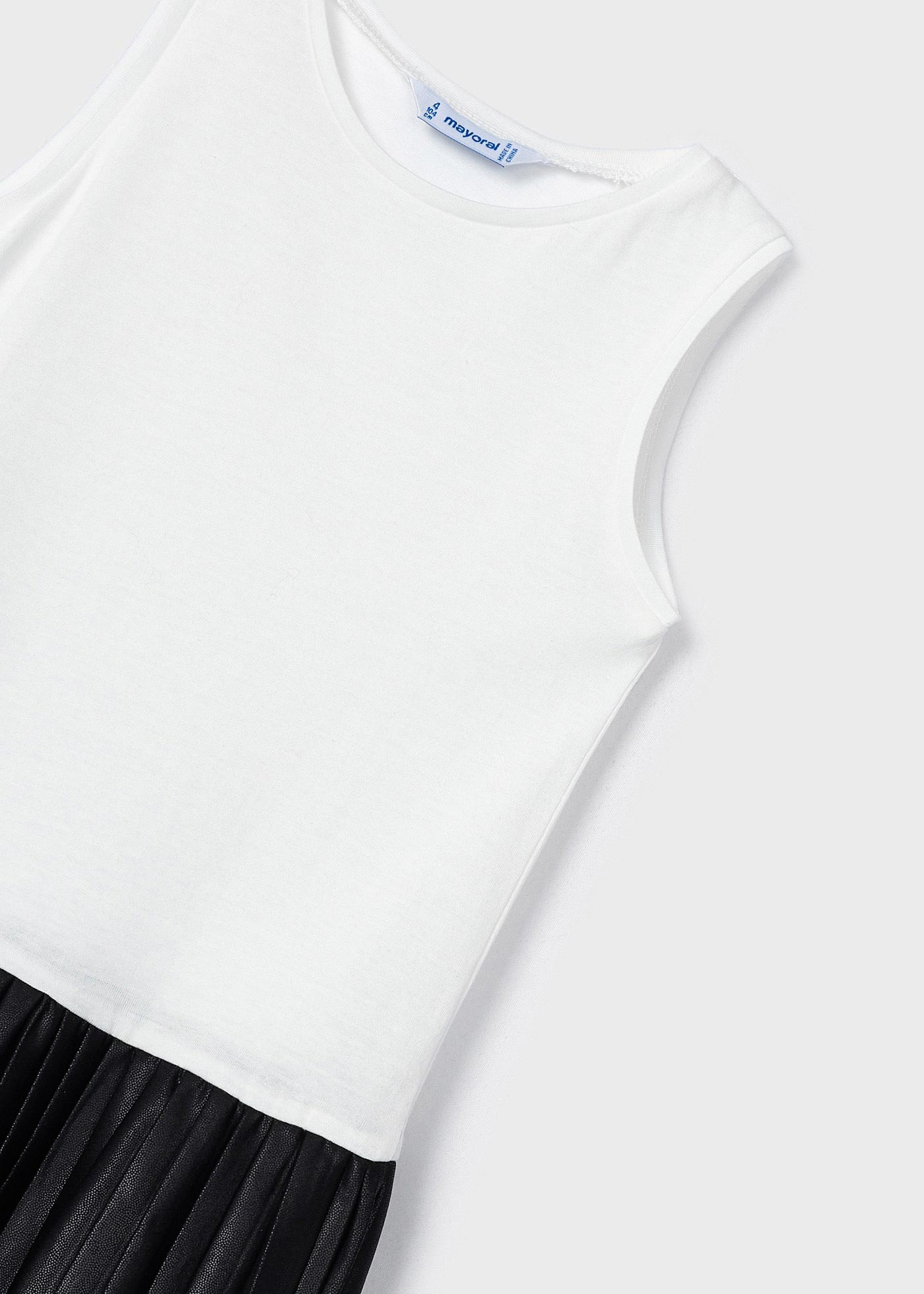 Vestido infantil com suéter em intársia