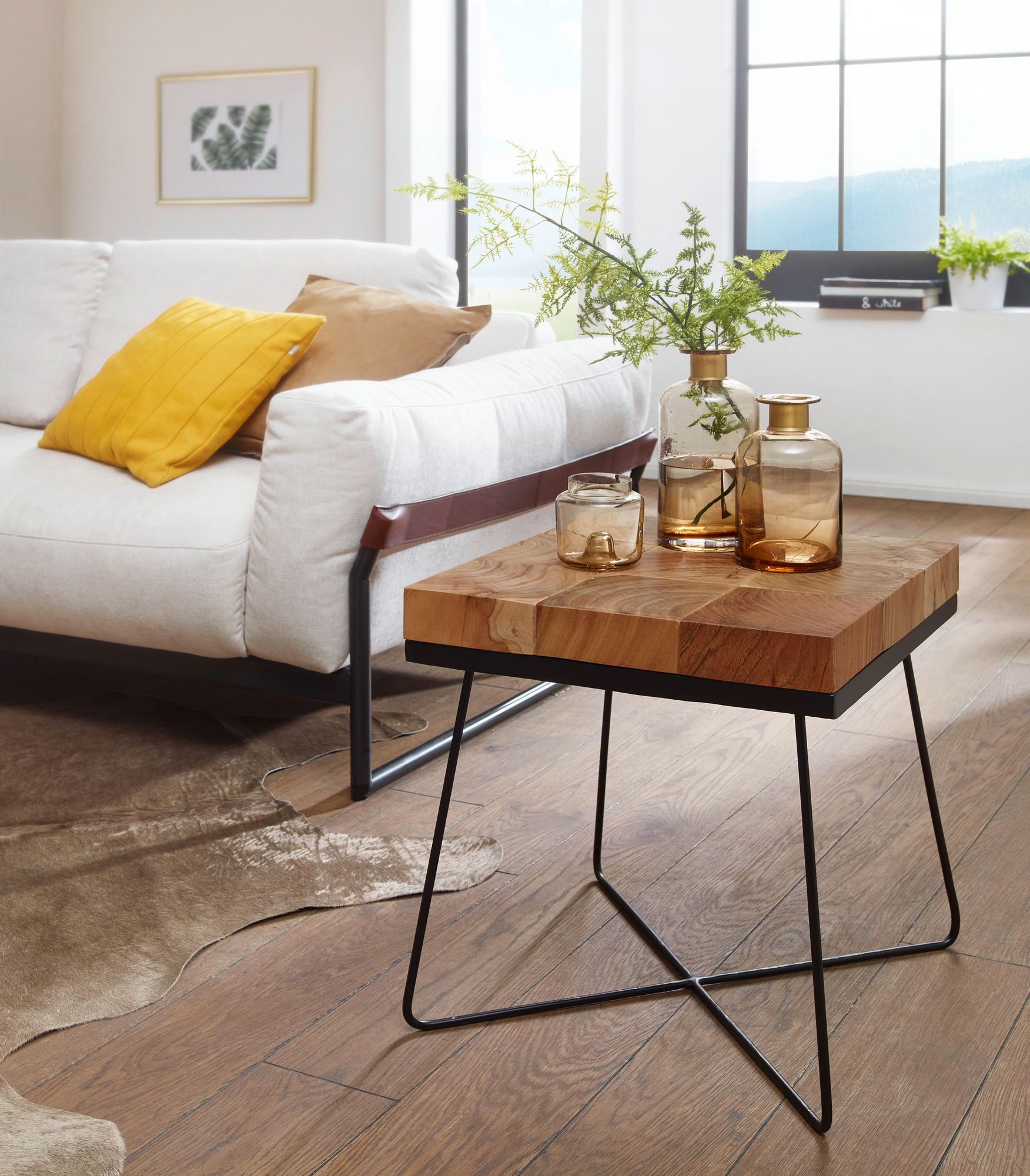 KADIMA DESIGN Quadratischer Beistelltisch Akazie, Industrial-Style, Massivholz, Metallgestell.