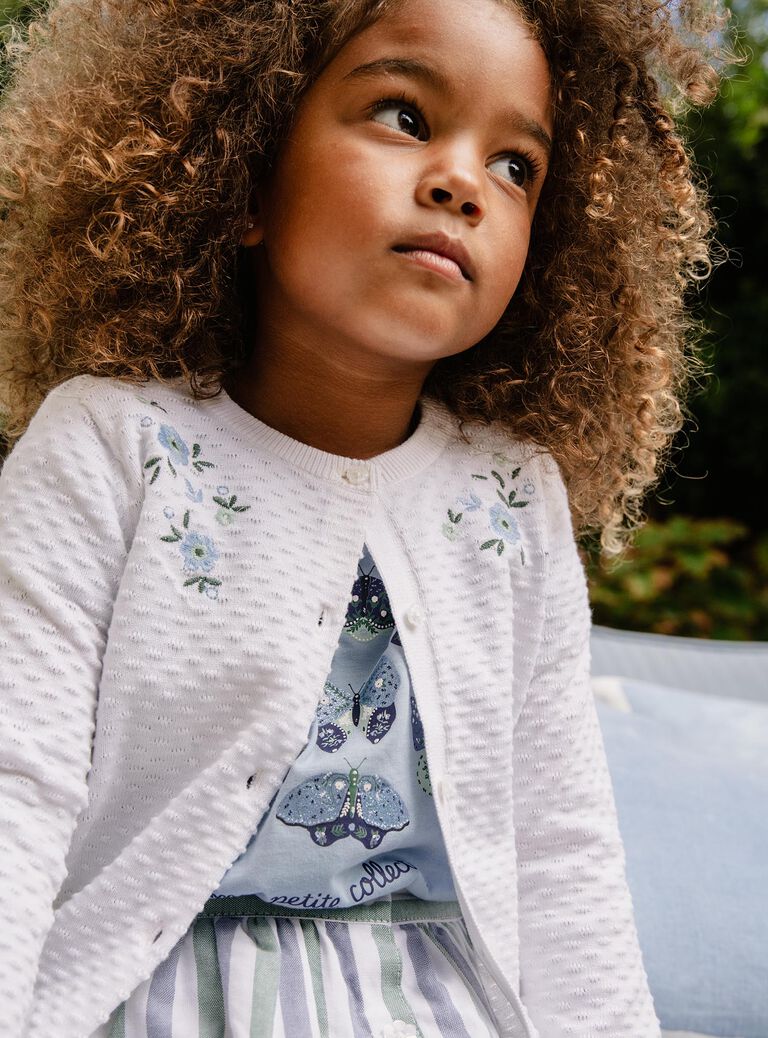 Gilet écru à broderies fleuries