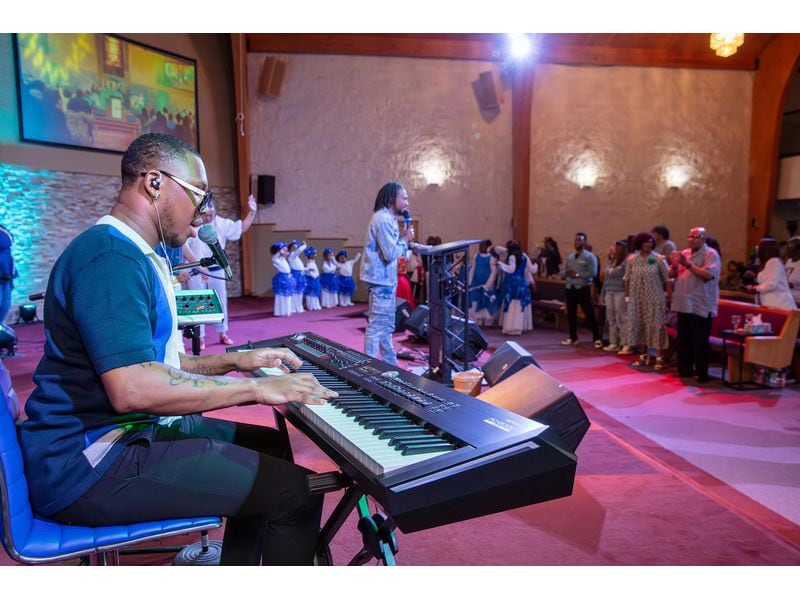 Roland Stage Piano RD-2000 EX Stagepiano mit zwei unabhängigen Klangerzeugern und modernen Steuerungsfunktionen