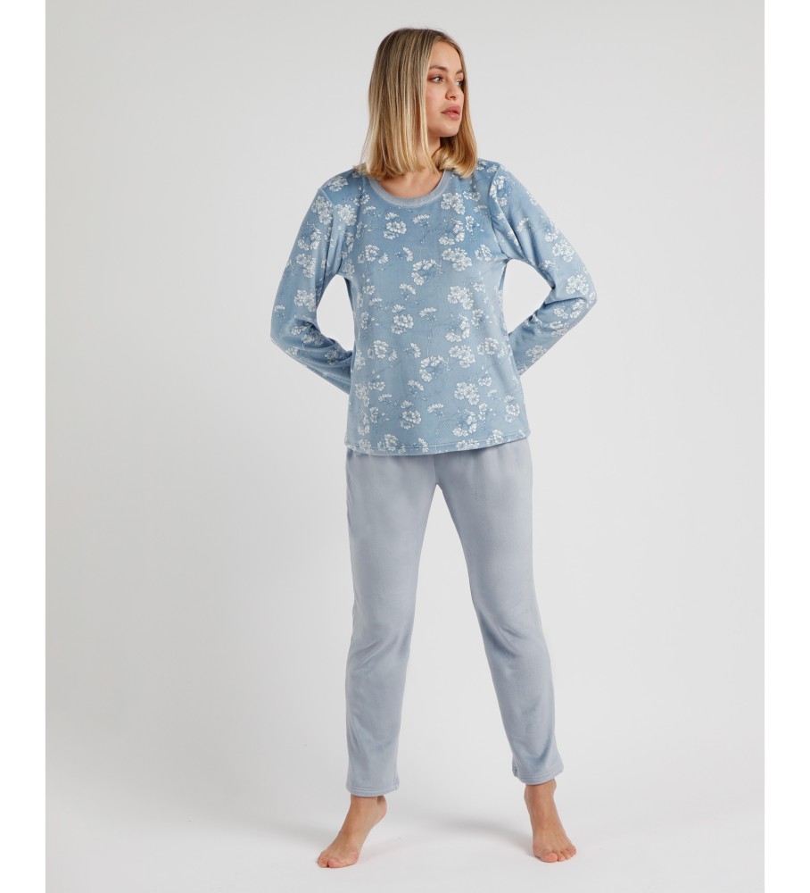 Pijama Admas de manga comprida com estampa de flores brancas e azuis.