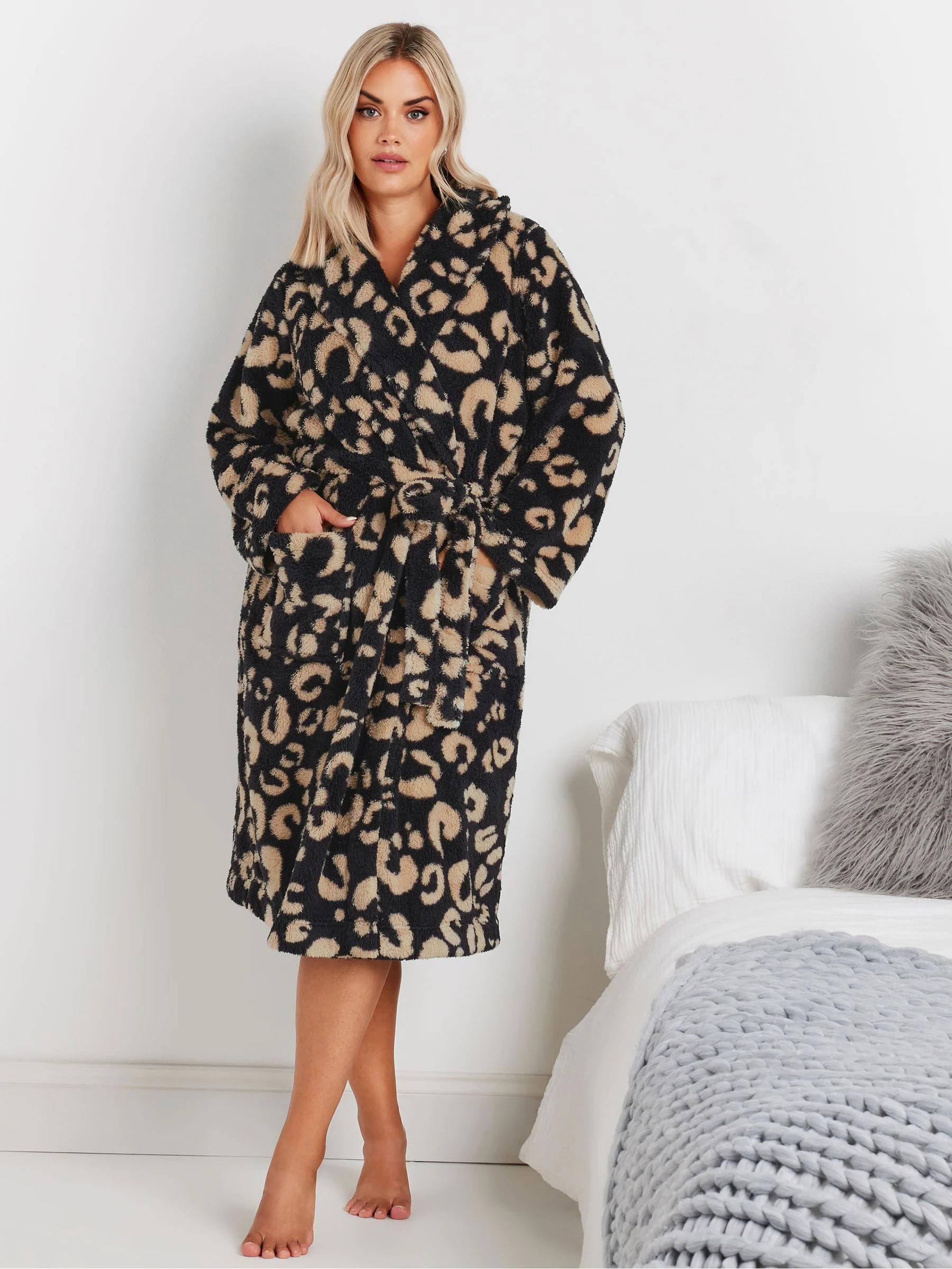 Yours Curve donzige badjas met sjaalkraag en dierenprint