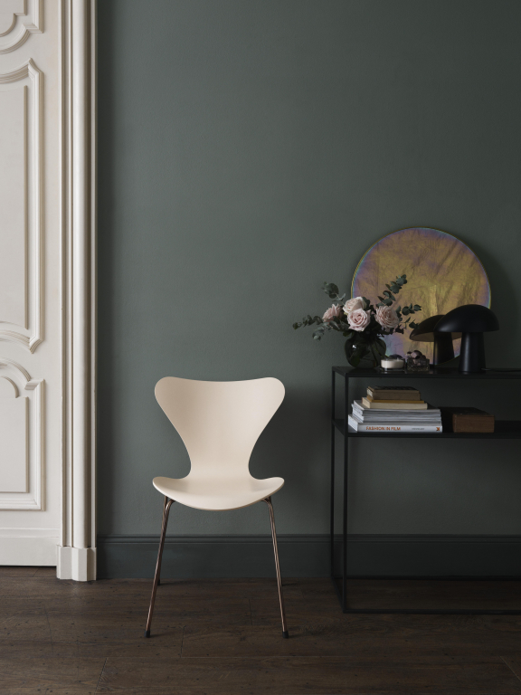 Fritz Hansen Night Owl tafellamp smokey wit gelakt essenhout