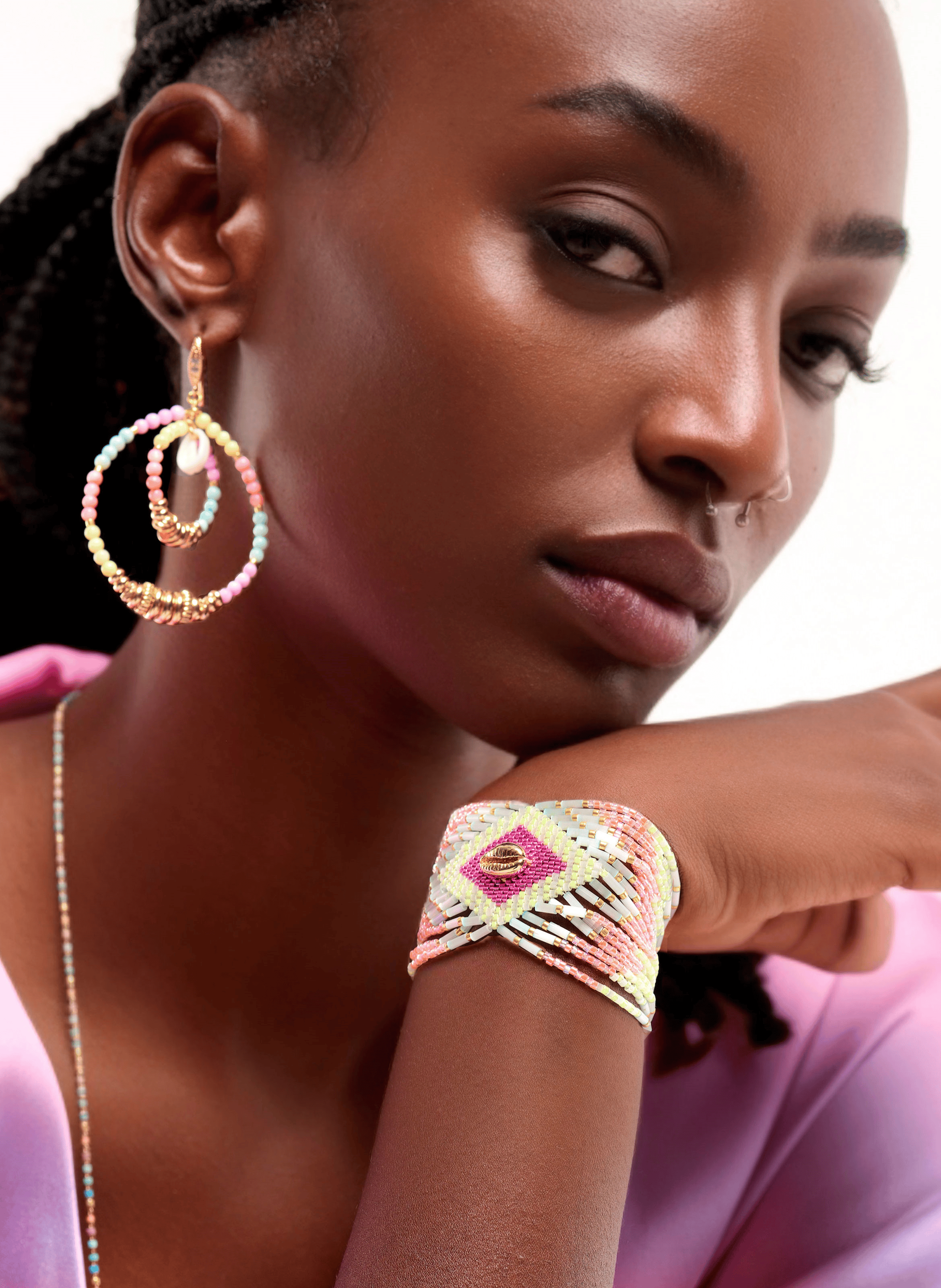 CHOKOHONA - Bracelet multiliens avec fermoir aimanté en perles | Multicolore