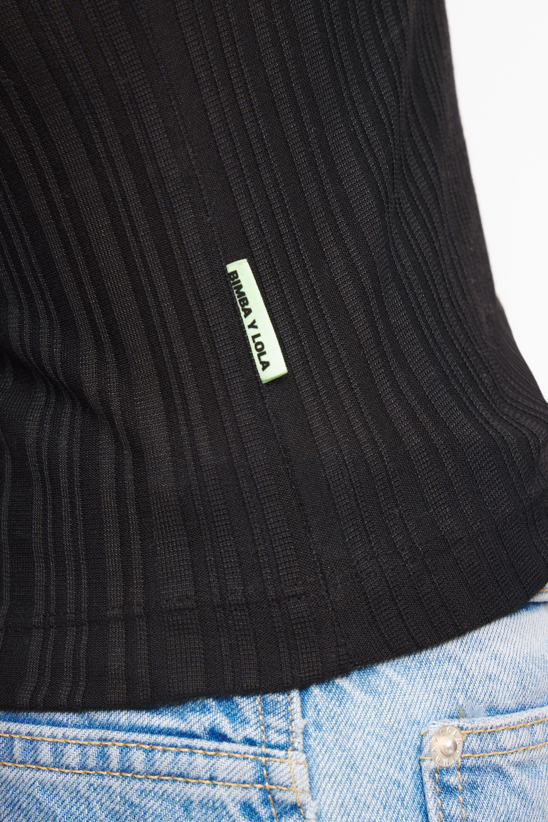 blusa preta justa