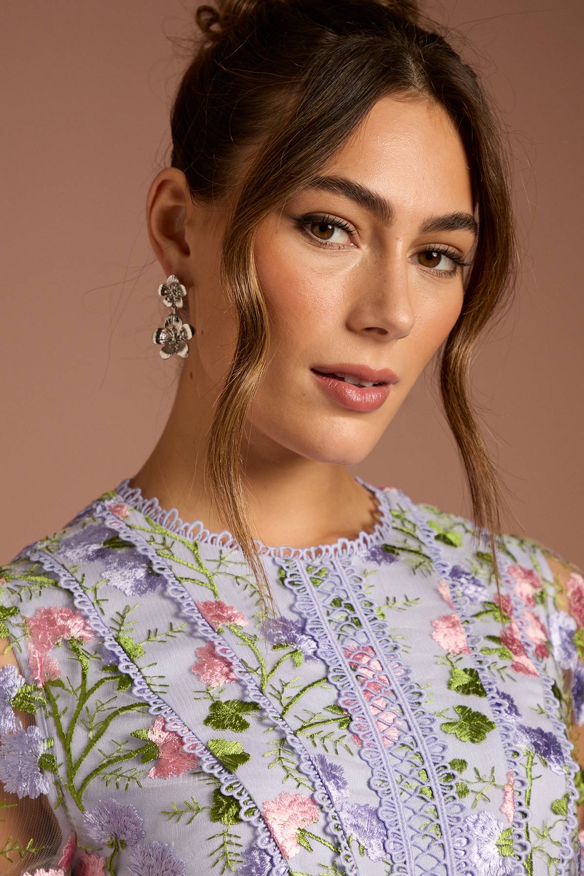 Coast Robe Midi à Manches Courtes avec Corsage Brodé et Jupe Plissée