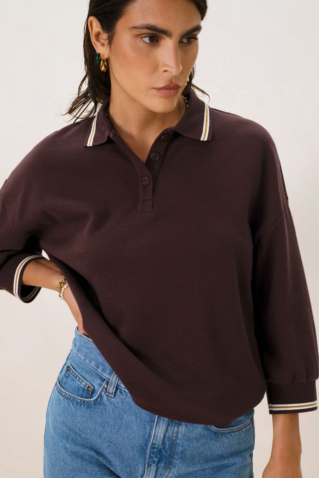 Donkerbruine jersey polo met streep details