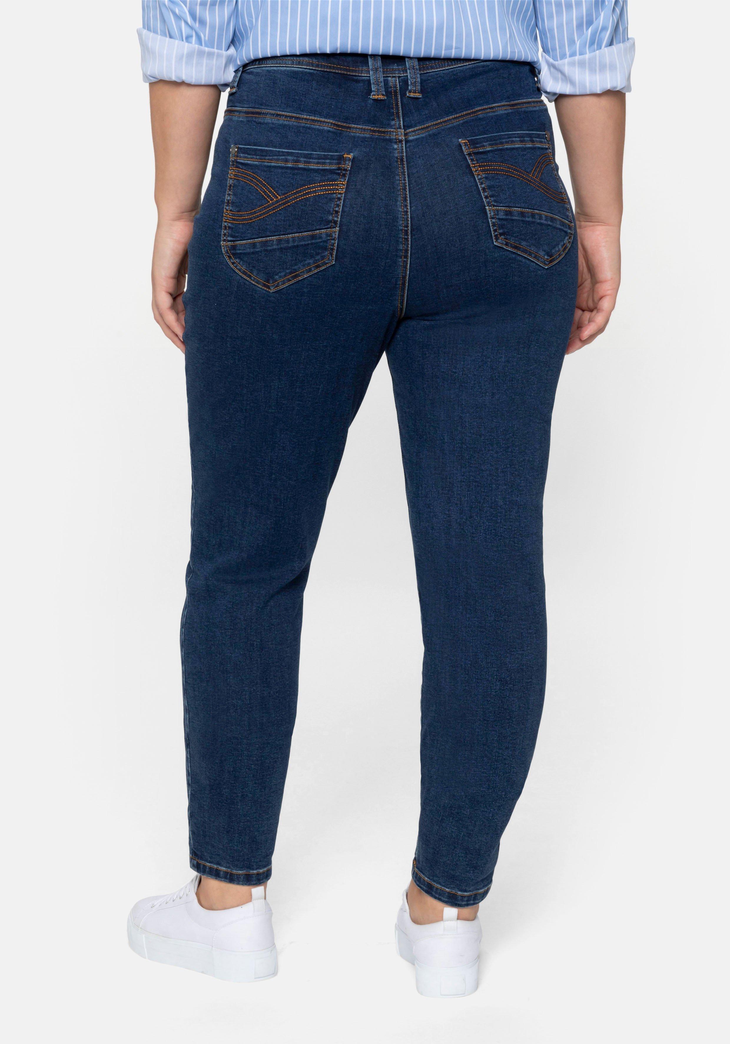 Girlfriend-Jeans mit vorverlegter Seitennaht