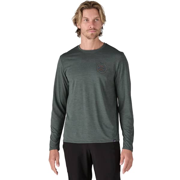 T-shirt randonnée PATAGONIA M'S L/S CAP COOL DAILY GRAPHIC SHIRT COMMONTRAIL: NOUVEAU GREEN X-DYE