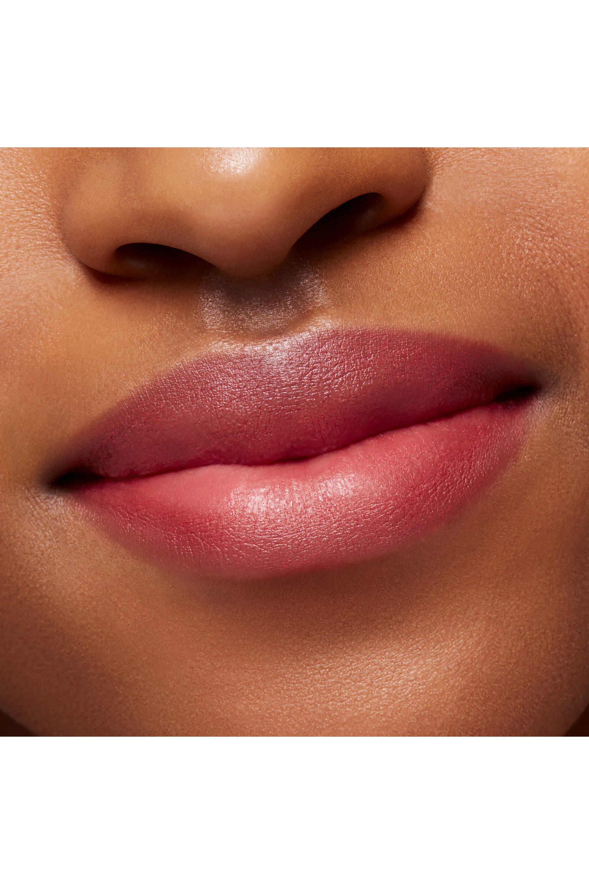 M.A.C Rouge à lèvres mat poudré Powder Kiss Velvet Blur Slim Stick-2 g