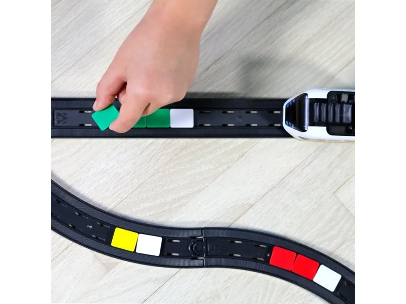 Intelino Smart Train - intelligent batteridrevet tog med skinner