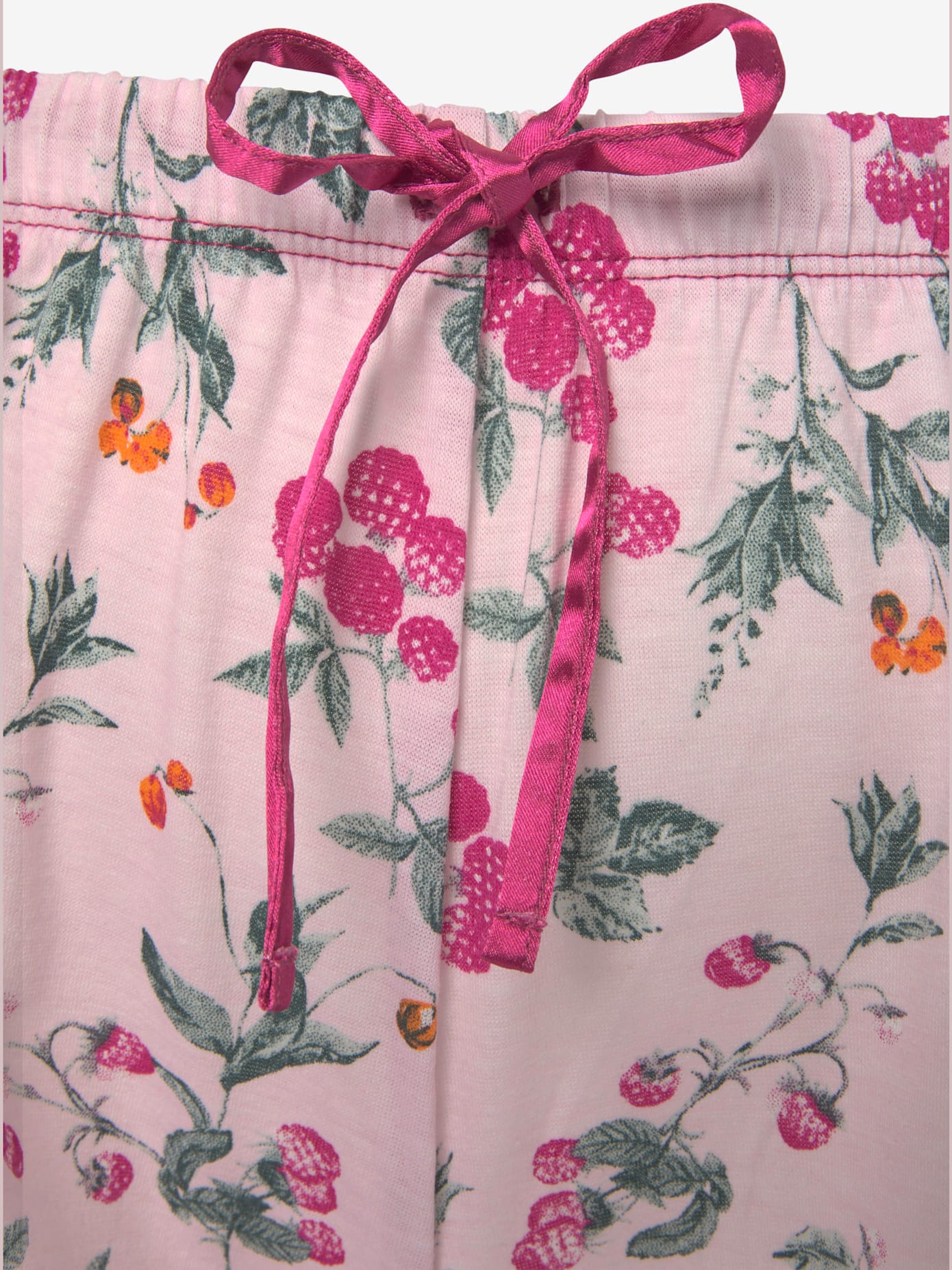 Lot de pyjamas courts avec encolure en v en satin.