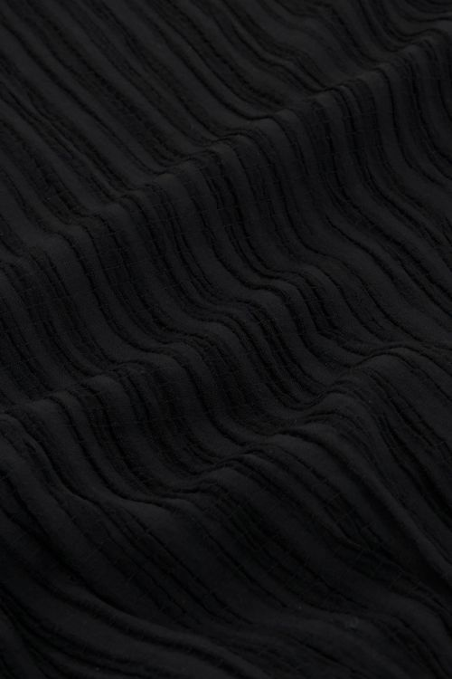 Zwarte crinkle crop top met knoopdetail