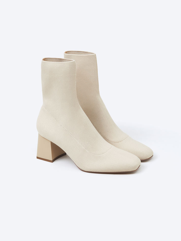 Botas de cano curto com salto meia - Natural