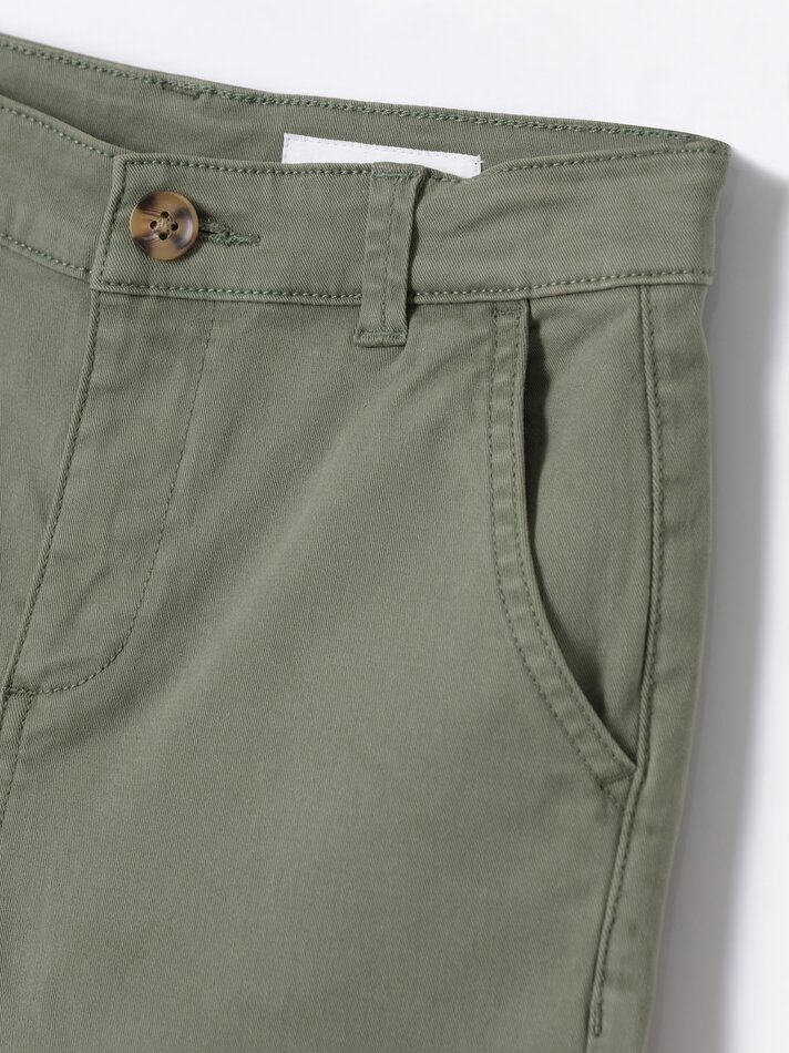 Bermuda Chino Stretch - Cáqui Médio
