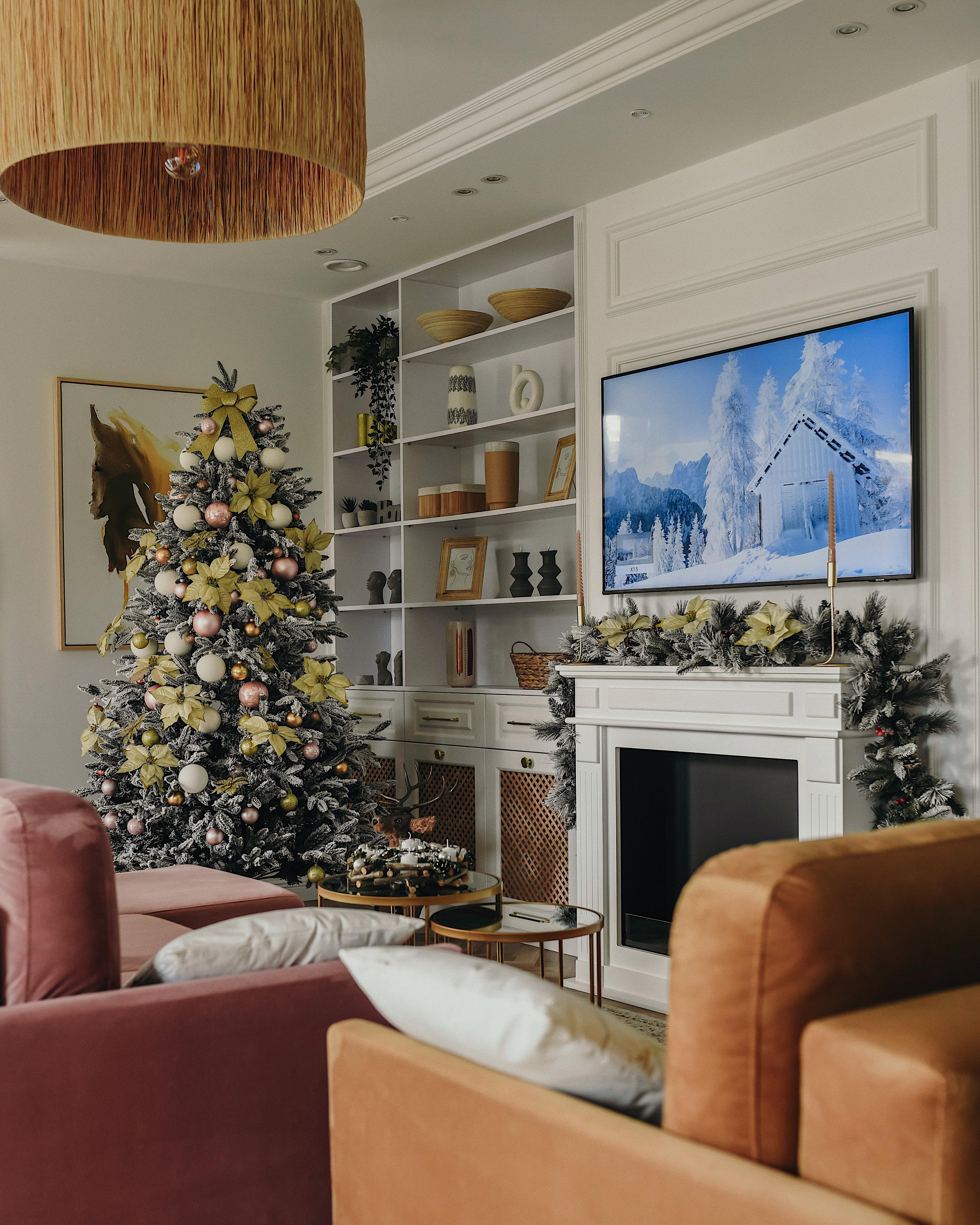 Besneeuwde kunstkerstboom BASSIE 210 cm Wit