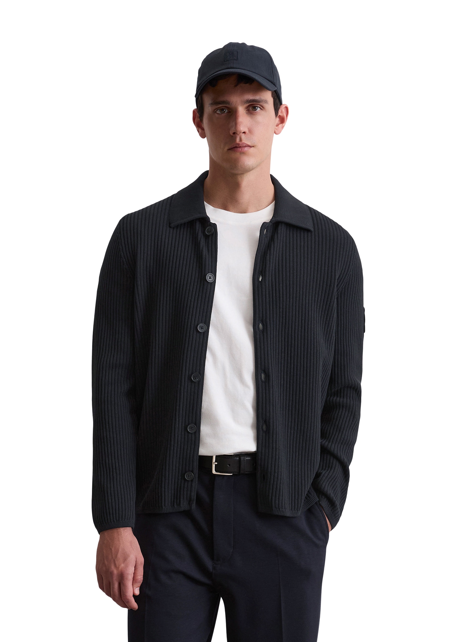 Marc O'Polo Strickjacke »DFB Travel Collection« aus reiner Bio-Baumwolle, regular Fit, elastische Rippstruktur,