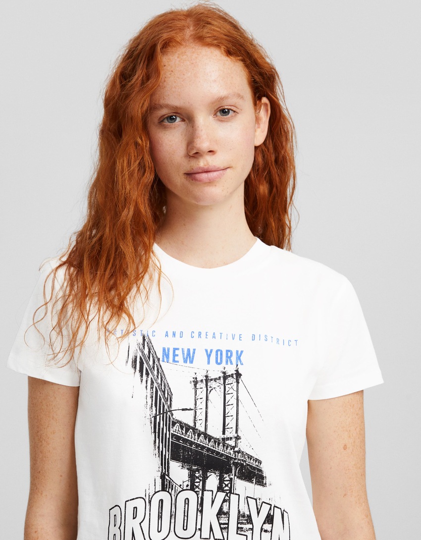 Camiseta de manga curta com estampa e modelagem regular