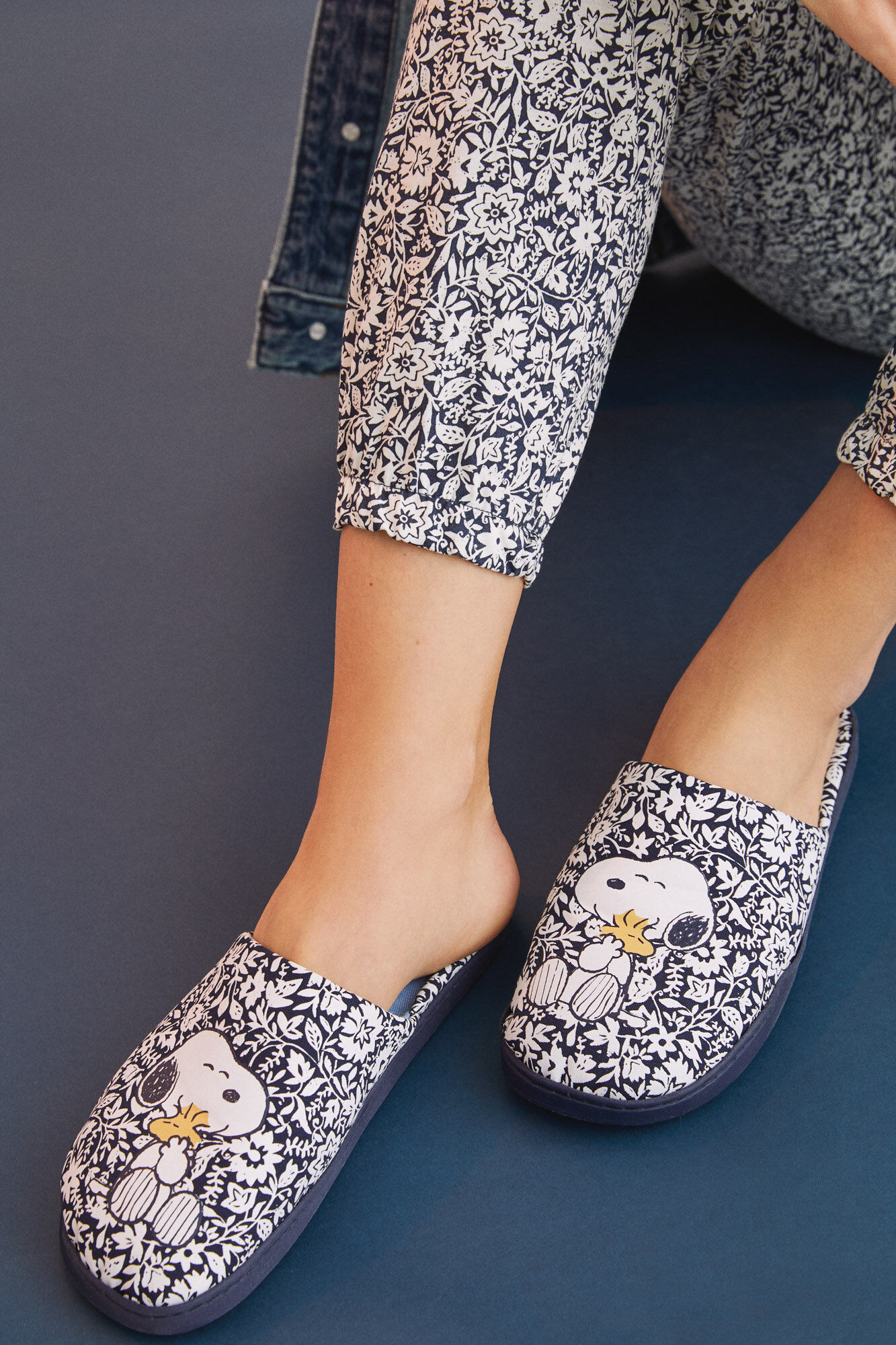 Pantufa floral Snoopy - azul