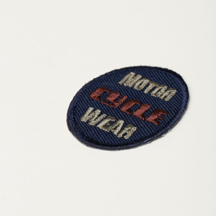 Atelier Veritas-Ovale patch met tekst 3x3,6cm