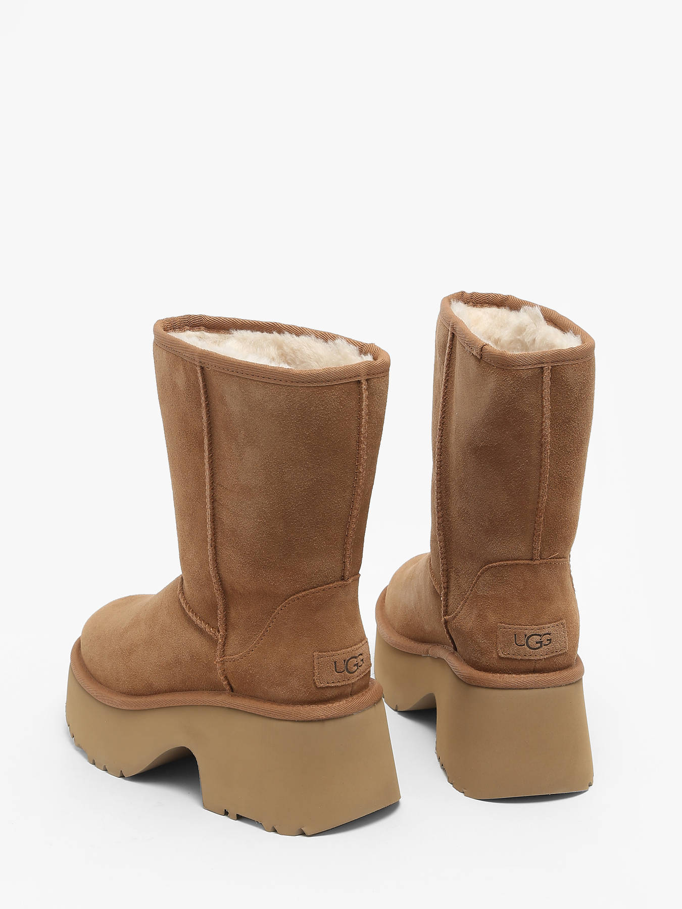 Bottes  talon Classic Short New height en cuir UGG
