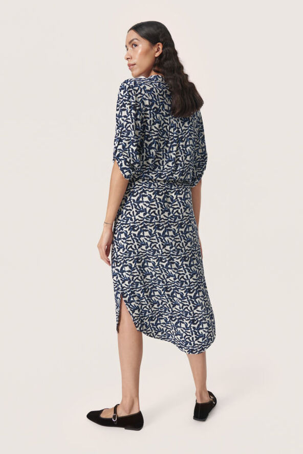 Soaked in Luxury SLZaya Dress Night sky leaf print