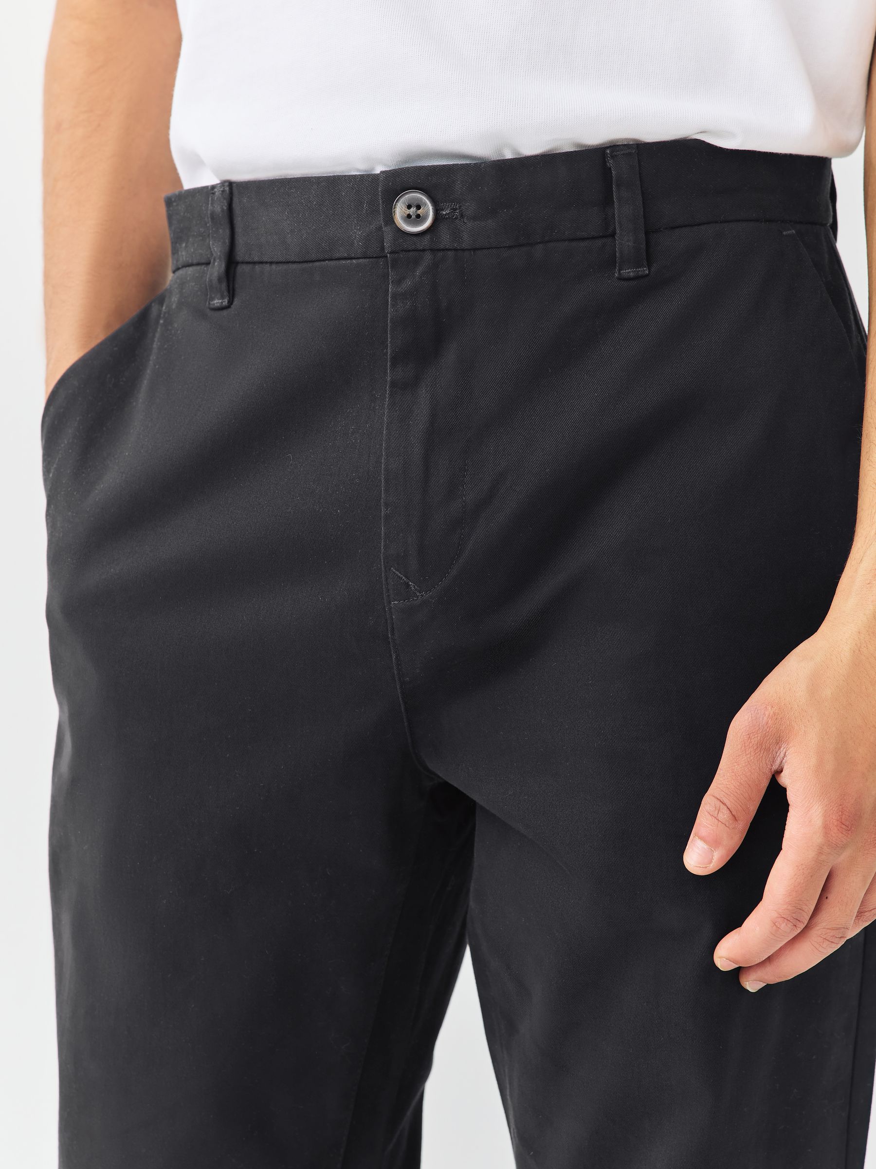 Zwart - Standaard toelopende pasvorm - Stretchy chino
