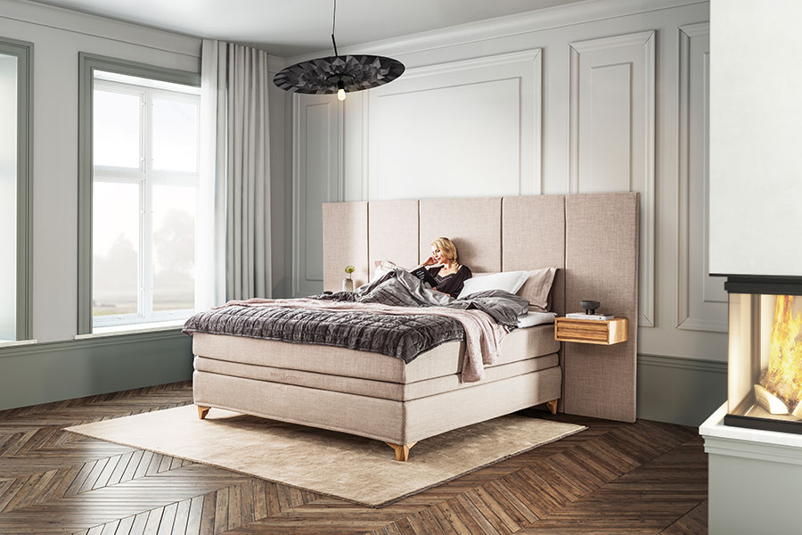 Majestic Crown kontinentalseng Tekstil 030/031 beige. 180x200 cm med Majestic overmadrass og Exact funksjon. Medium/Fast. Eicon ben sort. Uten hodegavl